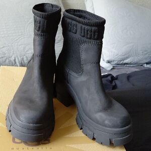 UGG Women's Charcoal Heeled Boots